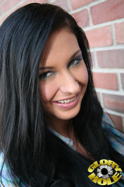 gloryhole.com/bella_blaze/011.jpg