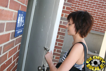 gloryhole.com/zoe_voss/007.jpg
