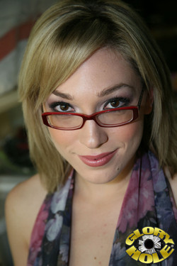 gloryhole.com/lily_labeau/002.jpg