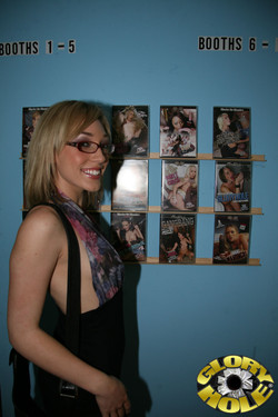 gloryhole.com/lily_labeau/012.jpg