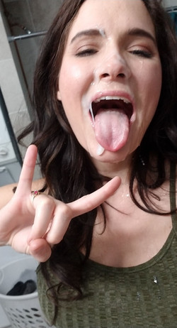 RosiePosie1317 Megapack/pics/cumshots-so-much-fun-tonight-T3h6gL.jpg