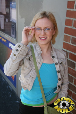 gloryhole.com/clara_beau/006.jpg